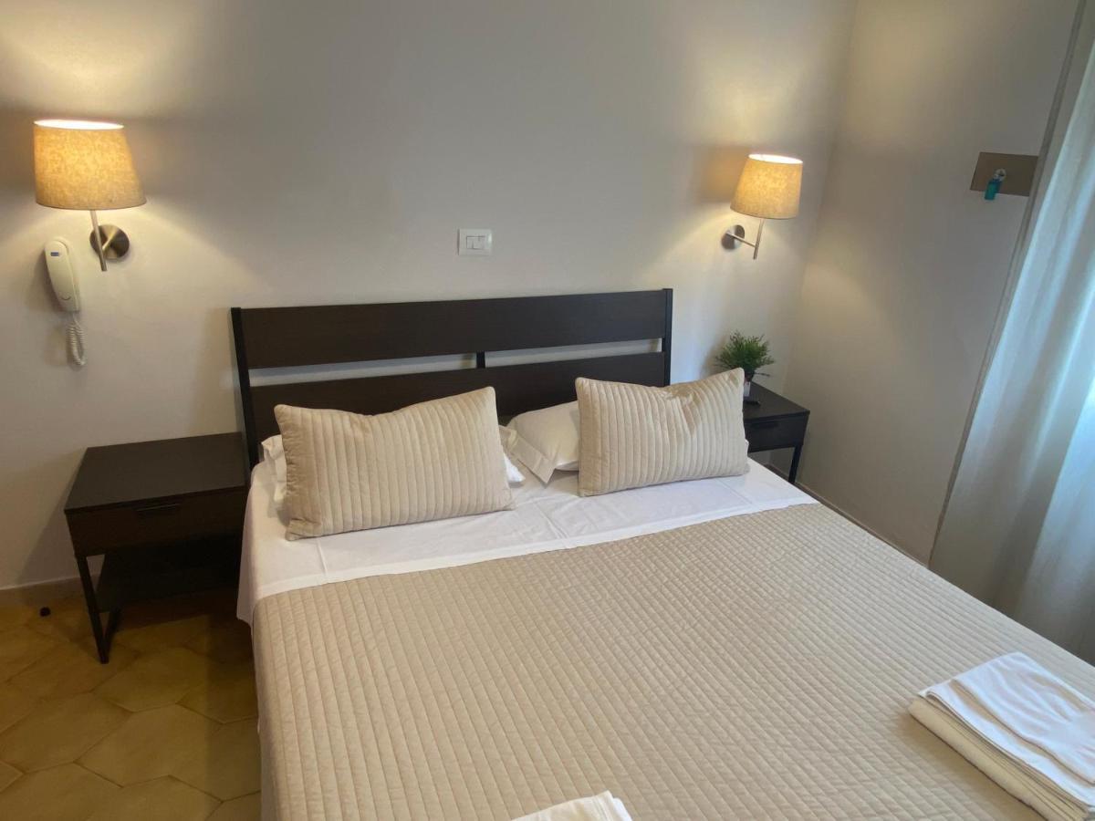 T Hotel Ріміні Екстер'єр фото