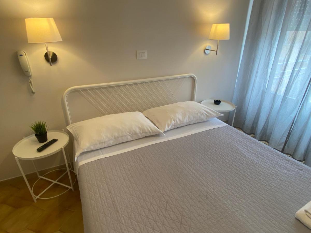 T Hotel Ріміні Екстер'єр фото