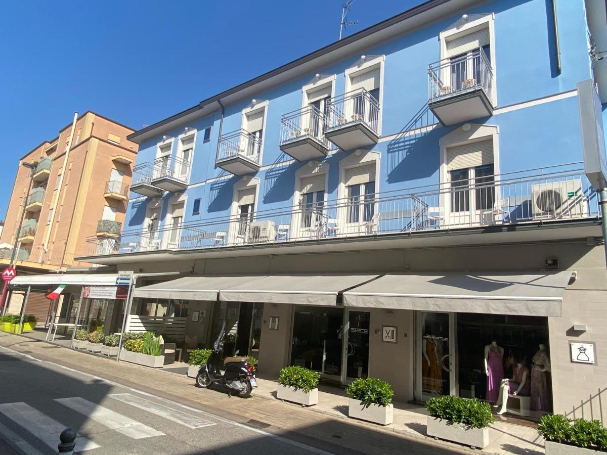 T Hotel Ріміні Екстер'єр фото