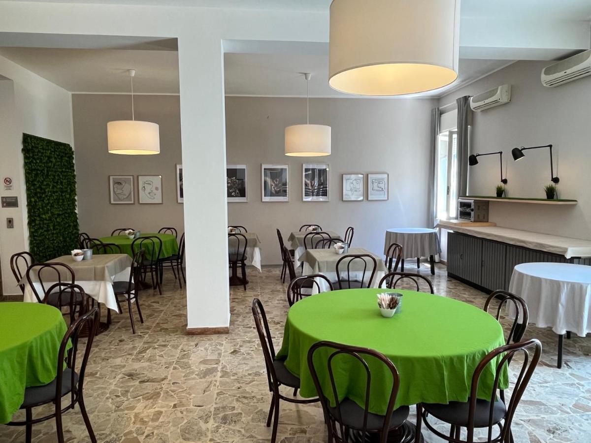 T Hotel Ріміні Екстер'єр фото